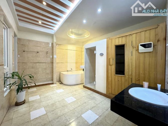 BÁN NHÀ ĐƯỜNG KIM ĐỒNG. GARA Ô TÔ. Ô CHỜ THANG MÁY. 90M2 - 5 TẦNG. - 12