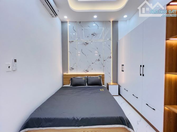 Cần bán gấp nhà hẻm 12m có vỉa hè đường Bùi Văn Ngữ, dt: 4x20m,1T2L . Giá chỉ 6.3 tỷ - 12