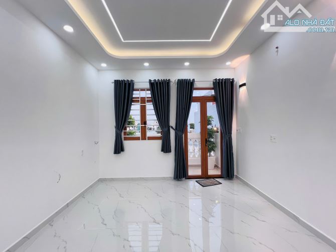 Cần bán gấp nhà hẻm 12m có vỉa hè đường Bùi Văn Ngữ, dt: 4x20m,1T2L . Giá chỉ 6.3 tỷ - 13