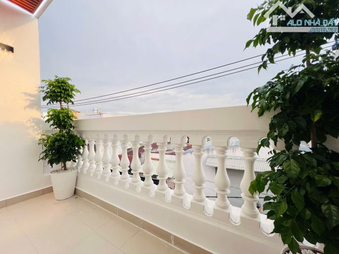 Cần bán gấp nhà hẻm 12m có vỉa hè đường Bùi Văn Ngữ, dt: 4x20m,1T2L . Giá chỉ 6.3 tỷ - 15