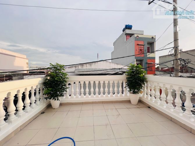 Cần bán gấp nhà hẻm 12m có vỉa hè đường Bùi Văn Ngữ, dt: 4x20m,1T2L . Giá chỉ 6.3 tỷ - 16