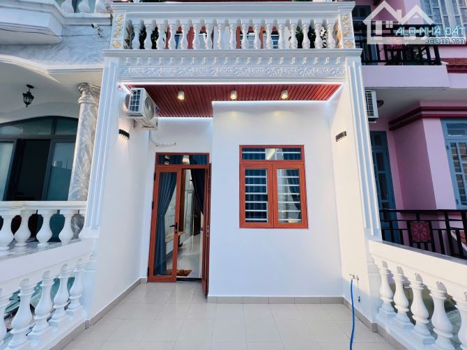 Cần bán gấp nhà hẻm 12m có vỉa hè đường Bùi Văn Ngữ, dt: 4x20m,1T2L . Giá chỉ 6.3 tỷ - 17