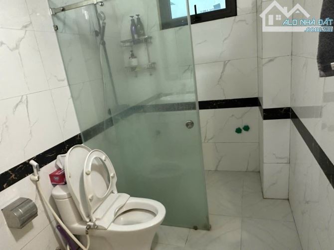 Chuyển đổi mô hình kinh doanh muốn nhượng lại Khách sạn 7 Tầng Lô Góc   Nhìn vườn hoa hòa - 2