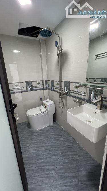 Nhà Song Phương 43m2*4T, vị trí gần trường cấp 3 Hoài Đức C, 800m ra ĐL Thăng Long.  4,6ty - 2