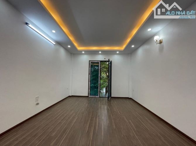 Bán nhà 32m2 xây 4 tầng oto đỗ cổng, cách trường TDTT 300m. Giá 2.95tỷ - 2