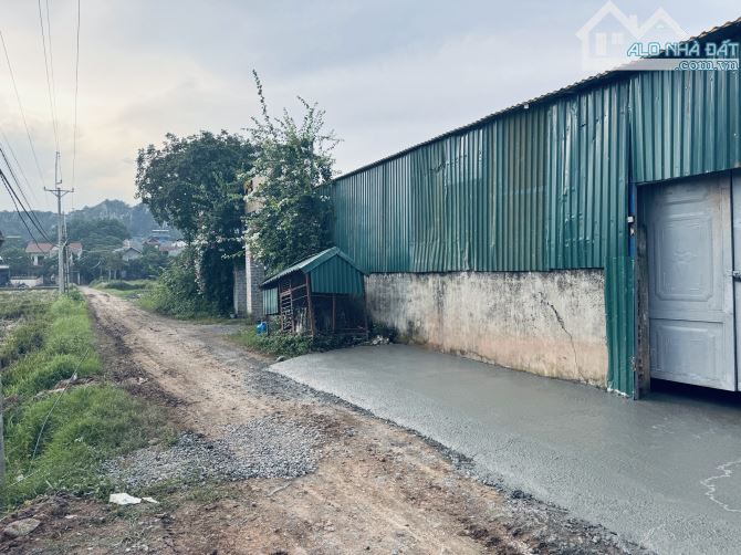 Cho thuê 300m2 phung châu gần trường dhtdtt giá rẻ - 2