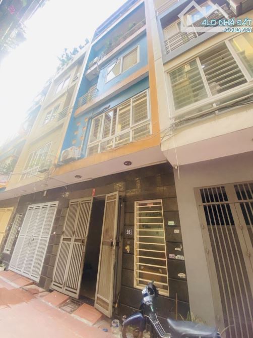 Bán nhà Hoàng Hoa Thám, Ba Đình. Diện tích 46m2 x 5T, MT 4,6m. Oto đỗ cửa vào nhà. 16,2 tỷ - 2