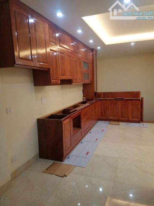 cho thuê nhà Nguyễn Chí Thanh Đống Đa 65m X 6 tầng mặt tiền 6,5m thang máy. - 2