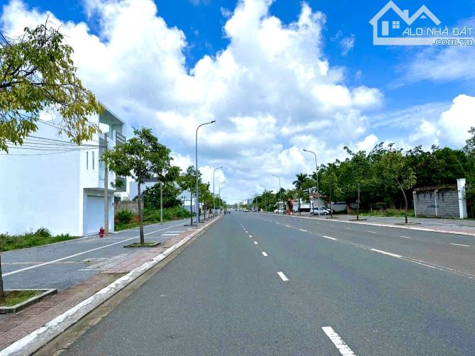 CHỦ NGỘP HẠ GIÁ BÁN GẤP 230M2 MẶT TIỀN LÊ DUẨN GIÁ 1TỶ950, ĐỐI DIỆN KHU TTTM 77HA - 2