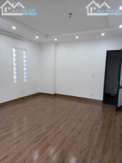 CHO THUÊ VĂN PHÒNG TẠI THỌ THÁP  30M2 GIÁ 5TR / THÁNG . - 2