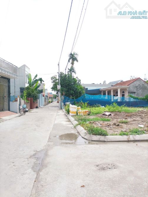 LÔ ĐẤT - GẦN CHỢ - ĐƯỜNG THÔNG 5M - VUÔNG VẮN - GẦN TRƯỜNG FPT - 2