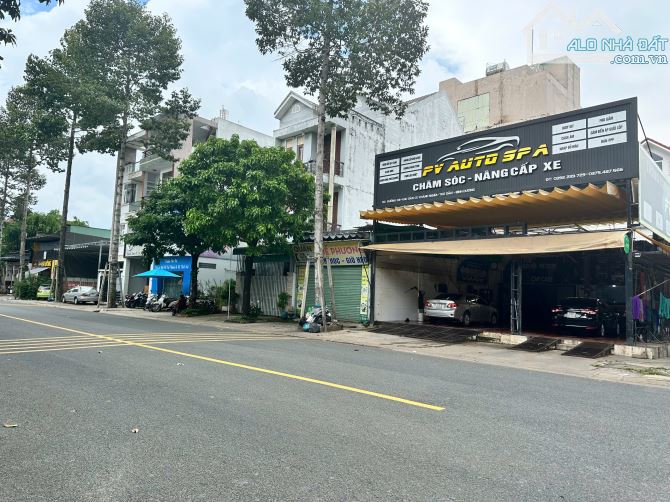 Cặp góc  đường D8 kdc Chánh Nghĩa : 200m2 full thổ cư - 2