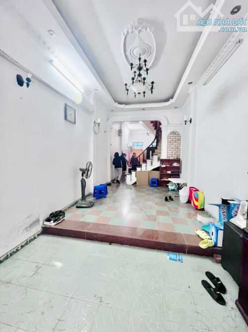 Cho thuê nhà ngõ 5 phố Hoàng Sâm. Diện tích 50m2 x 4 tầng ô tô đậu cửa - 2