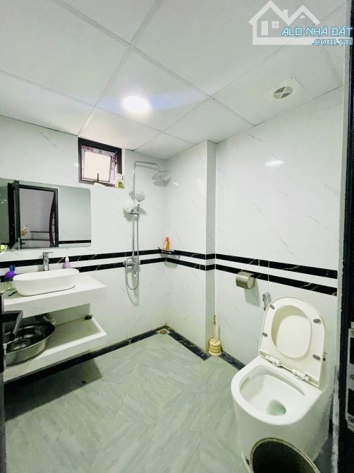 NHÀ MỚI NGỌC HÀ  XÂY SIÊU ĐẸP LÔ GÓC 3 MẶT CÓ SÂN RỘNG DT:37m2 5 tầng - 2