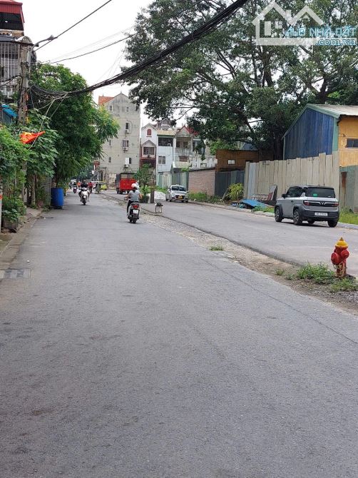 Bán đất phố Đức Giang 45m2- sổ vuông- 5.4 tỷ, gần ô tô tránh, gần chung cư An Quý Hưng - 2