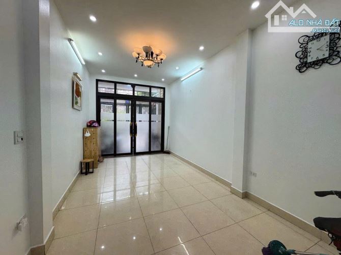 LA THÀNH - ĐỐNG ĐA - TT BỘ TÀI CHÍNH - 3 MẶT THOÁNG - GARA Ô TÔ - FULL NỘI THẤT - 18.8 TỶ - 2