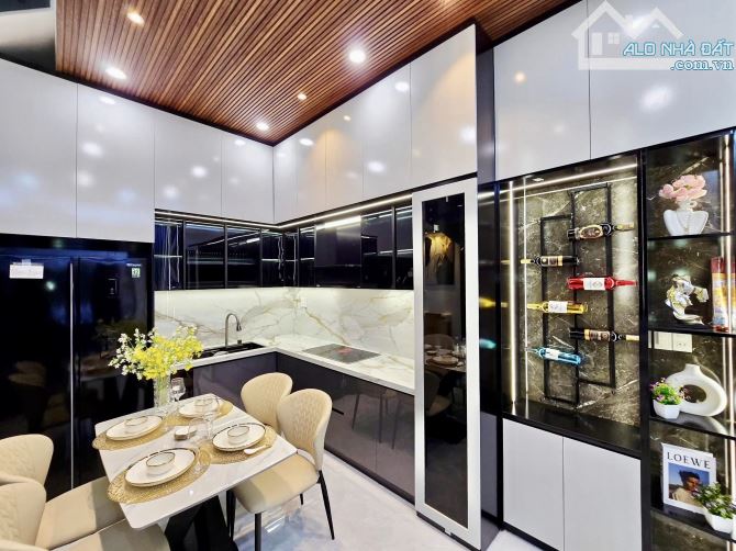 NHÀ PHỐ NGUYỄN VĂN CỪ - NGỌC LÂM - DT 37M2 - CHỈ HƠN 5 TỶ - NGÕ NÔNG RỘNG - 2 MẶT THOÁNG - 2