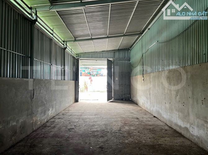 Kho xưởng bãi 140m² kho xây dựng 110m² có điện 3 pha, đường cặp Quốc Lộ 1A - 2
