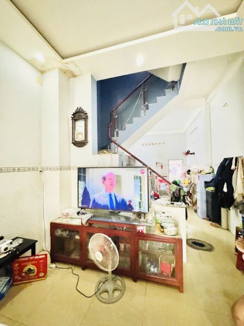 Ngộp bank Bán Gấp Giá Rẻ Nhà đường tân sơn nhì Tân Phú 4.85m x19.5m 5 Tầng giá chỉ 7.7 Tỷ - 2