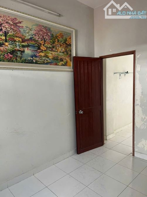 Ngộp bank Bán Gấp Giá Rẻ Nhà đường nguyễn sơn Tân Phú DT 6.6mx17m 2 Tầng giá chỉ 6.6 Tỷ - 2