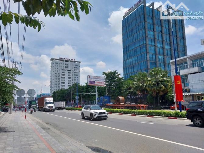 Bán lô đất mặt tiền Đại Lộ Bình Dương, P.Phú Hòa, Bình Dương, DT: 1,500m2, giá 136 tỷ - 3