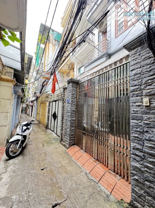 HOÀNG MAI -Ô CHỜ THANG MÁY - DÂN XÂY - 2 thoáng- 65m- nhỉnh 13 tỷ - 3