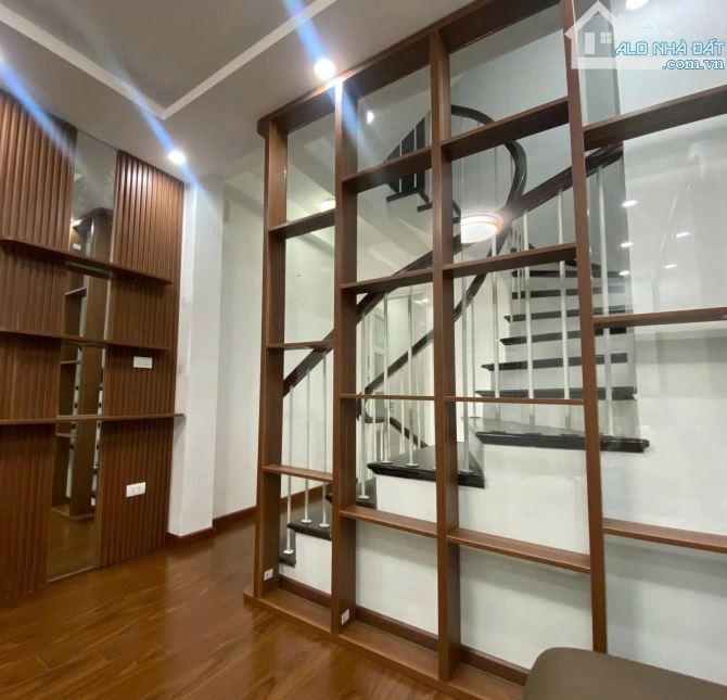 NHÀ PHÂN LÔ  PHỐ LINH LANG - NGÕ THÔNG - 2 MẶT NGÕ TRƯỚC SAU - Ô TÔ 4 CHỖ ĐỖ CỬA. - 3