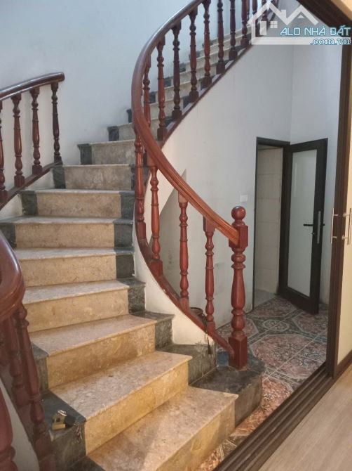 BÁN NHÀ ĐẸP NHẤT LÊ TRỌNG TẤN. Ô TÔ TRÁNH . DT 82M . NHÀ 4 TẦNG MT 4 M . MUA NHANH - 3