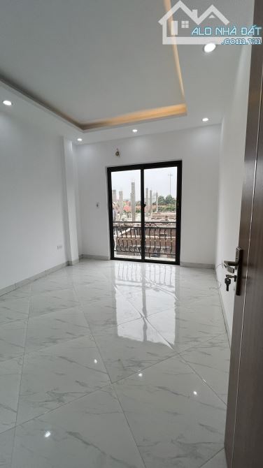 Nhà Song Phương 43m2*4T, vị trí gần trường cấp 3 Hoài Đức C, 800m ra ĐL Thăng Long.  4,6ty - 3