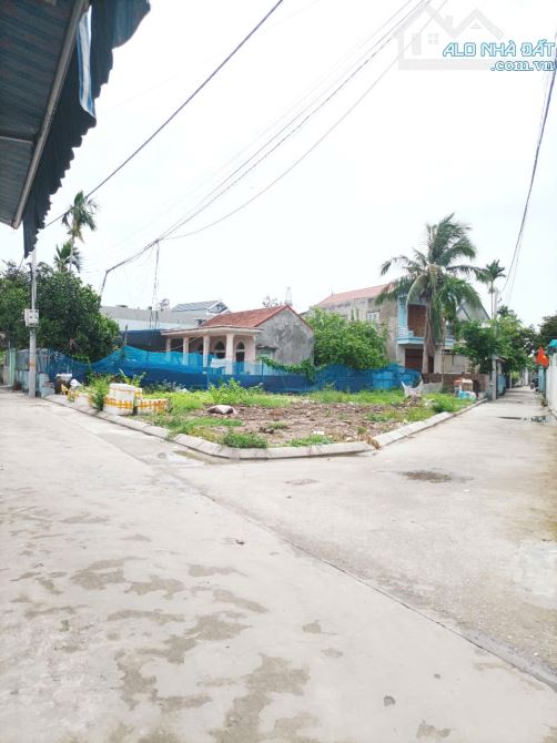 LÔ ĐẤT - GẦN CHỢ - ĐƯỜNG THÔNG 5M - VUÔNG VẮN - GẦN TRƯỜNG FPT - 3