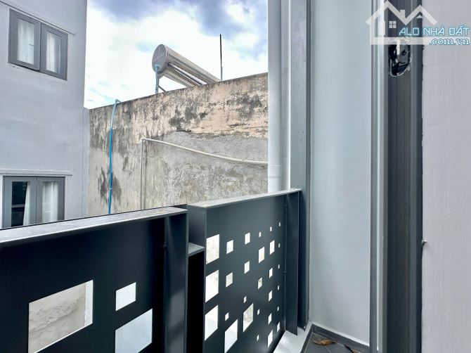 Căn hộ bancol siêu lớn ngay quận 4, giá cực shock mùa sinh viên, gần nhà thờ Xóm Chiếu - 3