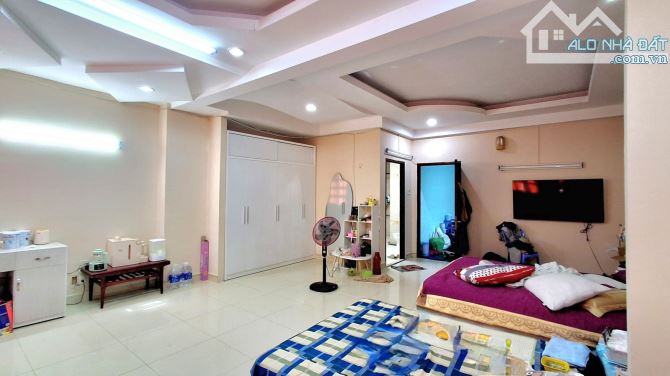 Bán Biệt Thự Khu VIP, Hẻm 8m, Lê Văn Sỹ, Quận 3, 206m2, 3 Tầng, Chỉ 39 Tỷ - 3
