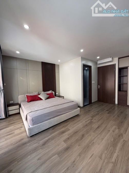Bán gấp nhà 7 tầng phố CỔ LINH - LONG BIÊN - THANG MÁY - GARA Ô TÔ - DT50M - MT 4.5M - 3