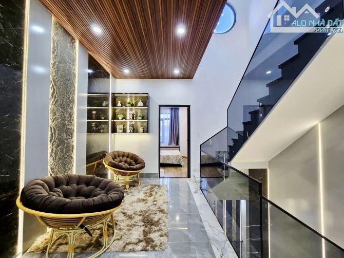NHÀ PHỐ NGUYỄN VĂN CỪ - NGỌC LÂM - DT 37M2 - CHỈ HƠN 5 TỶ - NGÕ NÔNG RỘNG - 2 MẶT THOÁNG - 3