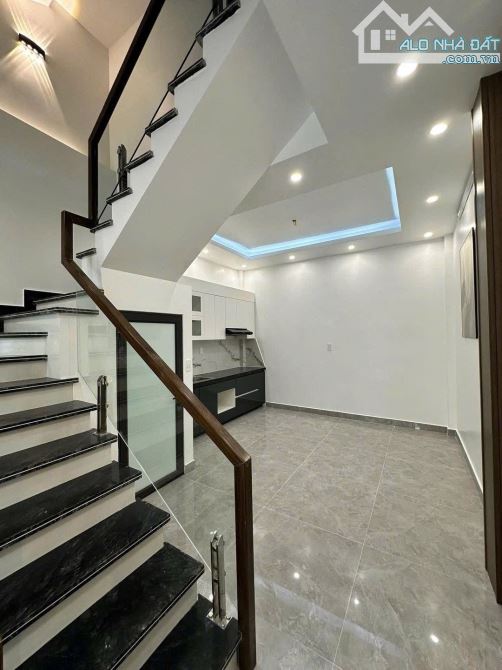 Bán nhà 3,5 tầng phố đình đông thông Lạch Tray giá 2,98 tye - 3
