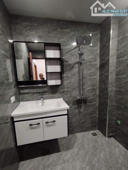 12.9 tỷ bán nhà phố Lê Trọng Tấn 35m2, nhà phân lô quân đội, mặt tiền rộng 4m, nhà dân xây - 3