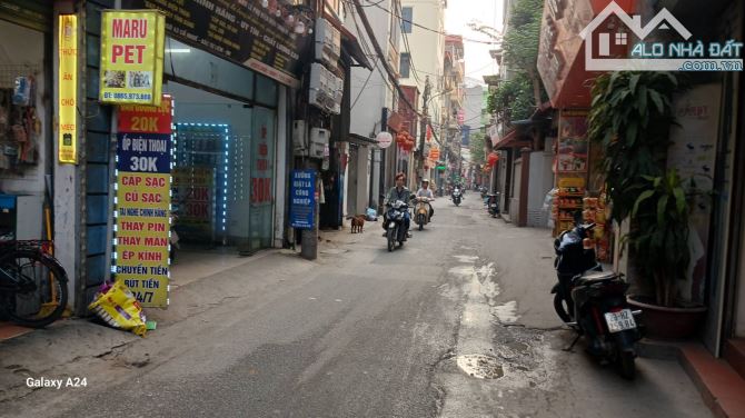 Bán nhà Cổ Nhuế, 33m2 chỉ 8.2 tỷ , dân xây , sát ô tô tránh , thang máy , full nội thất - 3