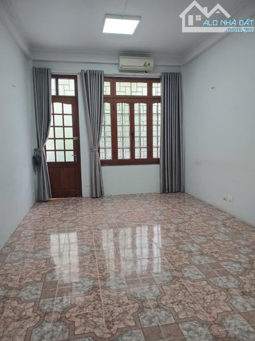 BÁN NHÀ ĐẸP NHẤT LÊ TRỌNG TẤN. Ô TÔ TRÁNH . DT 82M . NHÀ 4 TẦNG MT 4 M . MUA NHANH - 4