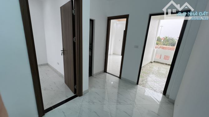 Nhà Song Phương 43m2*4T, vị trí gần trường cấp 3 Hoài Đức C, 800m ra ĐL Thăng Long.  4,6ty - 4