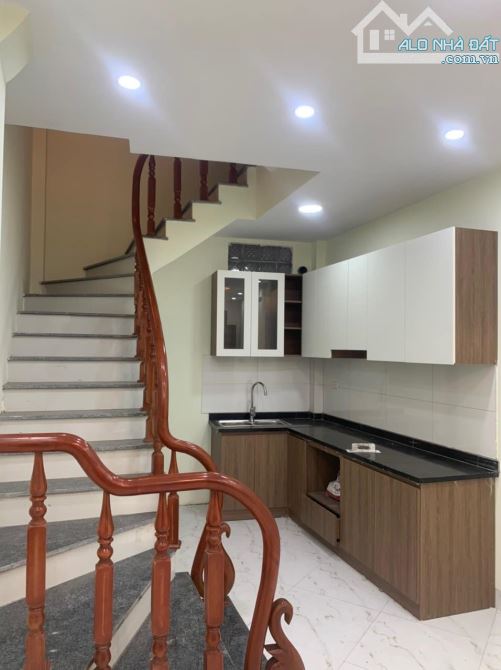Bán nhà 32m2 xây 4 tầng oto đỗ cổng, cách trường TDTT 300m. Giá 2.95tỷ - 4