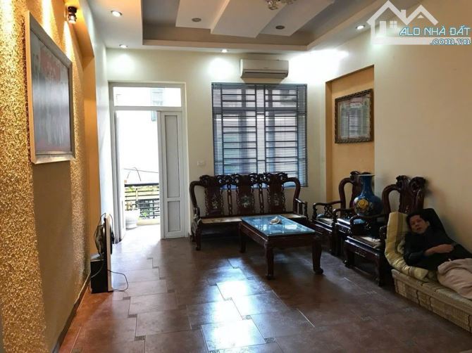 Bán nhà Kim Đồng , ngô ba gác quay đầu , ô tô cách 20m . Dt 90m x 4T x Nhỉnh 14 Tỷ - 4