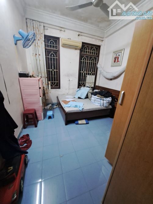 Cho thuê nhà ngõ 5 phố Hoàng Sâm. Diện tích 50m2 x 4 tầng ô tô đậu cửa - 4