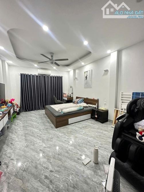 NHÀ ĐẸP LUNG LINH, THANG MÁY SỊN, ĐANG CHO THUÊ 15TR/TH. TRUNG TÂM ĐỐNG ĐA. - 4