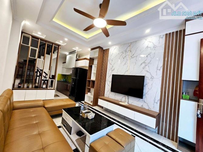 BÁN NHÀ NGUYỄN VĂN CỪ - NGỌC LÂM - 35M x 5T - HƠN 5 TỶ - NGÕ RỘNG THOÁNG - NHÀ MỚI ĐẸP - 4