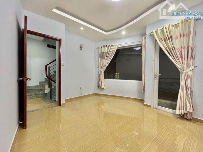 Bán nhà HẺM XE HƠI P.5 PHÚ NHUẬN, 4 tầng, căn góc, mặt tiền rộng mênh mông, chỉ 7.x tỷ - 4