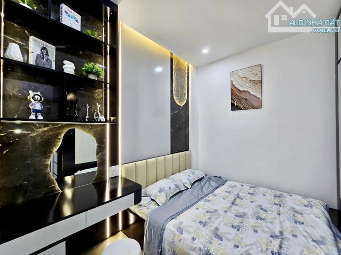 NHÀ PHỐ NGUYỄN VĂN CỪ - NGỌC LÂM - DT 37M2 - CHỈ HƠN 5 TỶ - NGÕ NÔNG RỘNG - 2 MẶT THOÁNG - 4