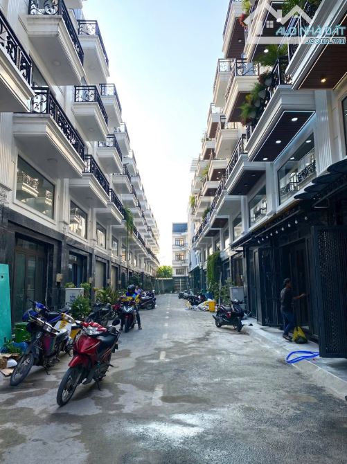 Bán nhà ngay công viên 150 Ha Q12- DT 4.5x12m 1T lửng 3 lầu Full nội thất - 4