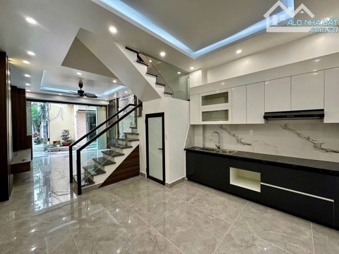 Bán nhà 3,5 tầng phố đình đông thông Lạch Tray giá 2,98 tye - 4