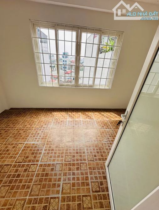 Bán nhà lạc Long Quân, gần ô tô, tiện ích, 2 thoáng trước sau, giá tốt, ở sướng - 4