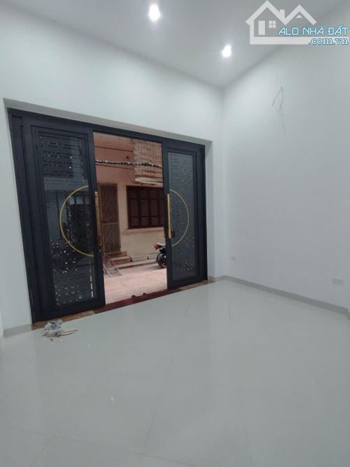 12.9 tỷ bán nhà phố Lê Trọng Tấn 35m2, nhà phân lô quân đội, mặt tiền rộng 4m, nhà dân xây - 4